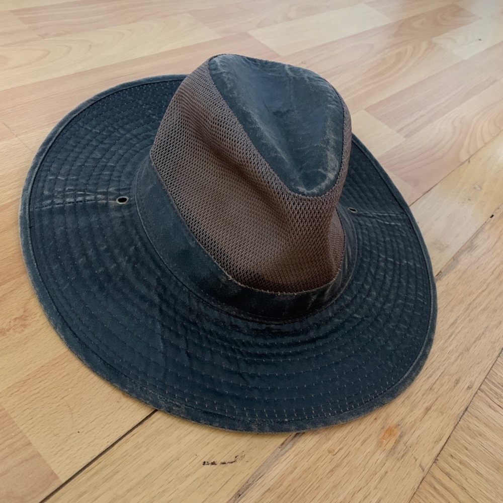 Woolrich Vented Men’s Hat. Size L. No longer available at Woolrich